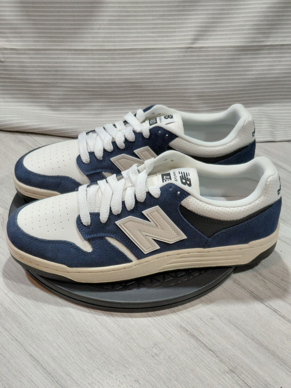 New Balance Men’s 480 Classic Lifestyle White Soft CreamNavy Casual Sneakers M12